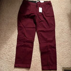 NWT. Croft & Barrow relaxed mid rise pants. Pockets. 14.